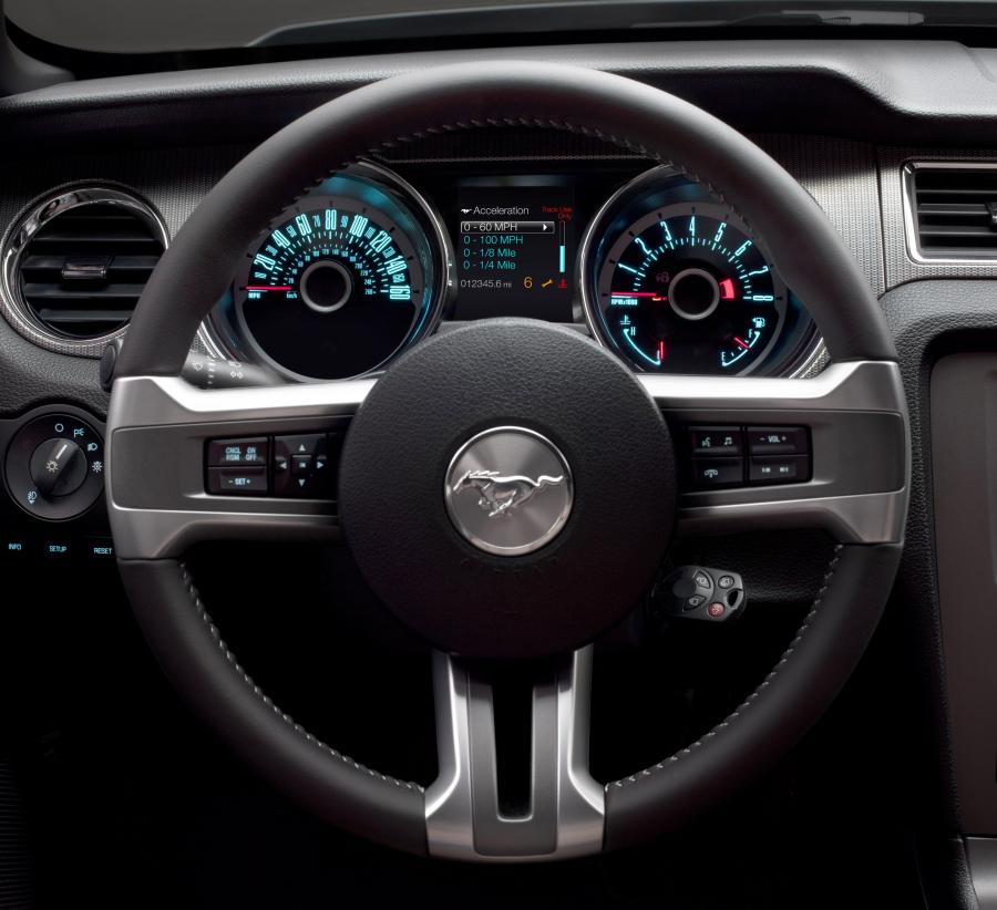  Ford Mustang GT 2013 года  (фото 21 из 58)